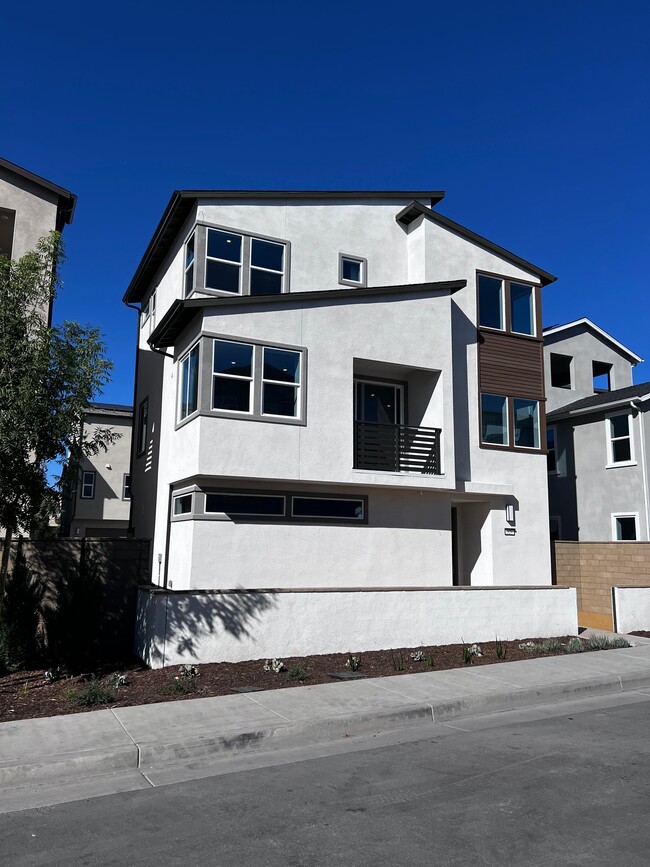 Building Photo - 329 Proctor