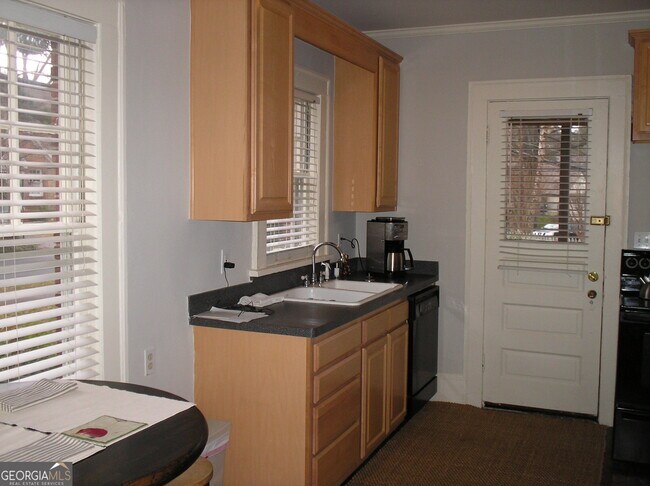 Photo - 1098 Los Angeles Ave NE