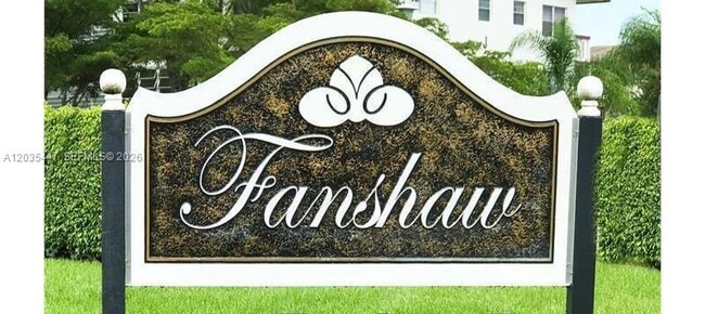 Photo - 320 Fanshaw H Unidad 320