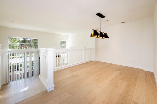 356 Meridian Dr
