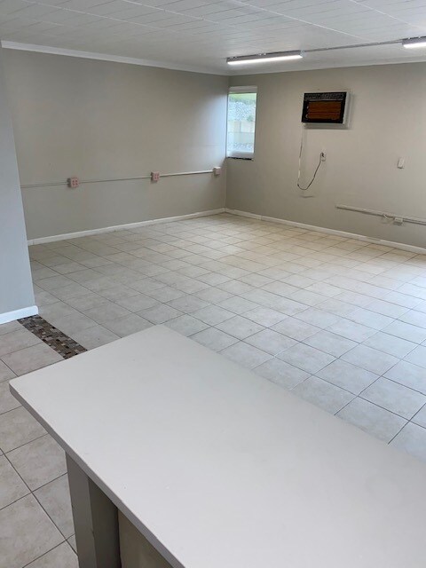 Photo - EDEN ROC APARTMENTS -- 048