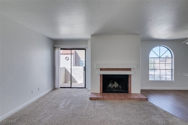 Photo - 2963 Juniper Hills Blvd Unidad 204