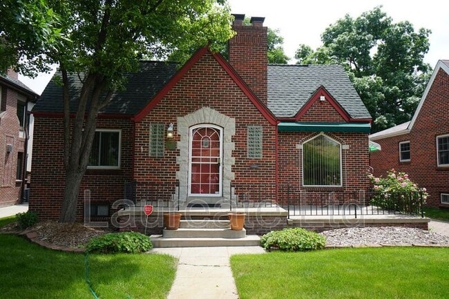 Photo - 720 Ivy St