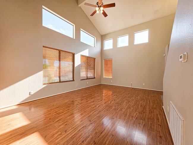 Photo - 1462 W. Roadrunner Dr.