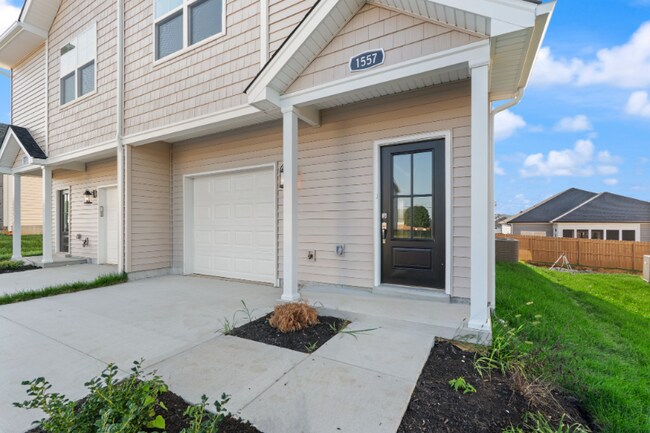 Photo - 1579 CYPRESS Cv NW