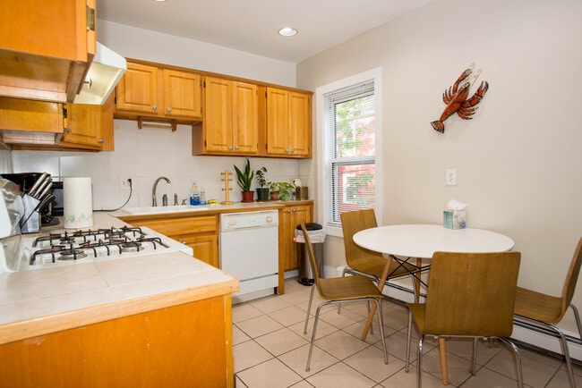 Building Photo - 1 Torpie St Unit 2T