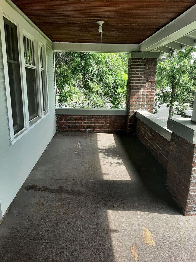 (2001 9th Ave)