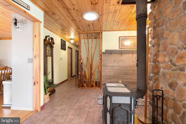 Photo - 76 Grove Ln