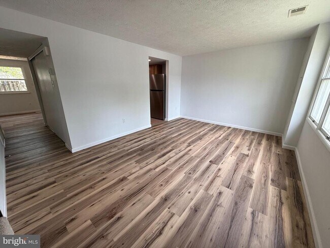 Photo - 112 Savannah Ct