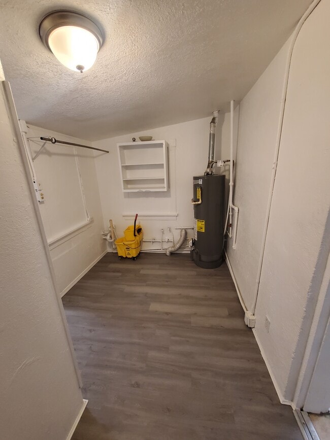 Laundry Room with hook ups - 2008 N Copia St