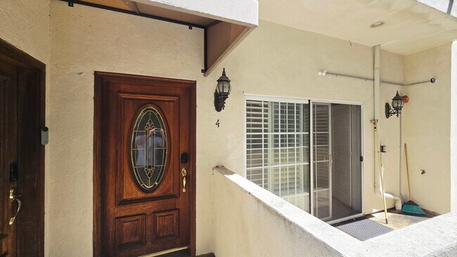 Photo - 10833 Kling St Unidad Noho Condo