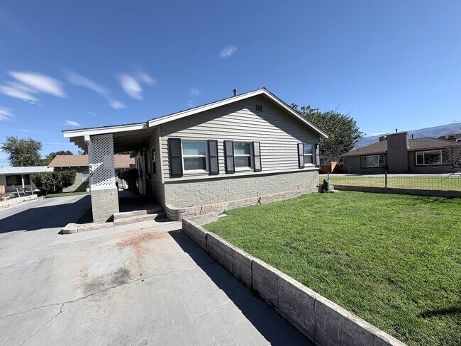 459 Clarke St Unit House