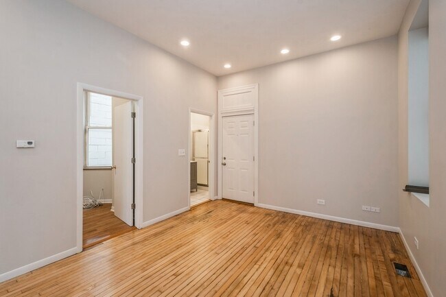 Photo - 2025 W Superior St Unit 2R