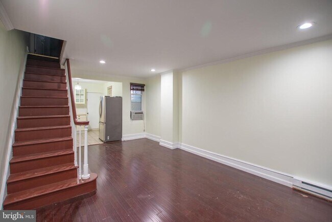 Photo - 2043 Gerritt St