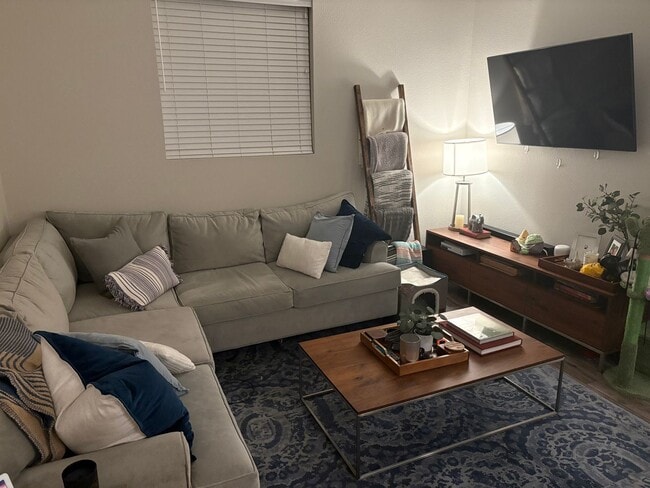 Photo - Modern 2-Bedroom Condo Near Downtown Sacra...