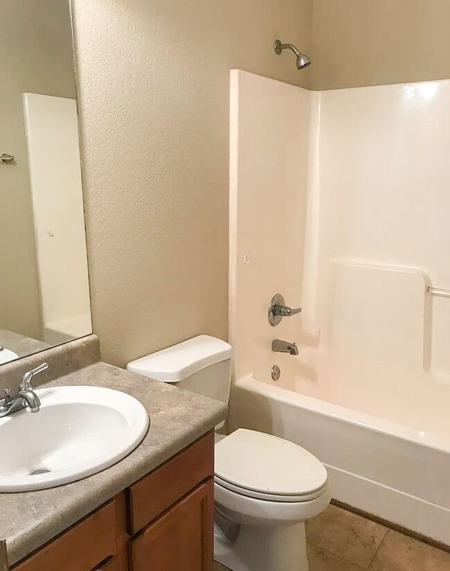 Photo - 700 Gardner Dr SE Unidad A