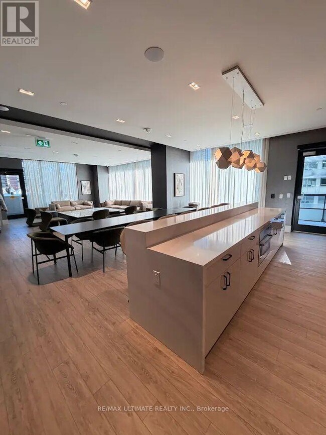 Photo - 65 Broadway Ave Unité 2702