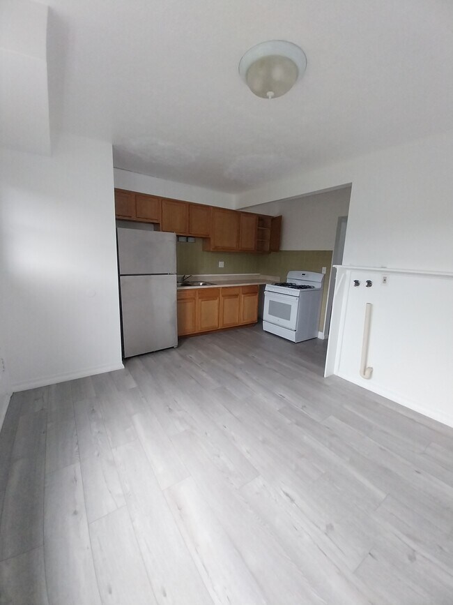 Photo - 242 E Prospect St
