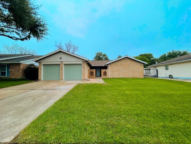 Photo - 8818 Grape St