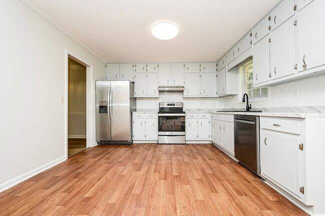 Photo - 2807 Hickory Ln
