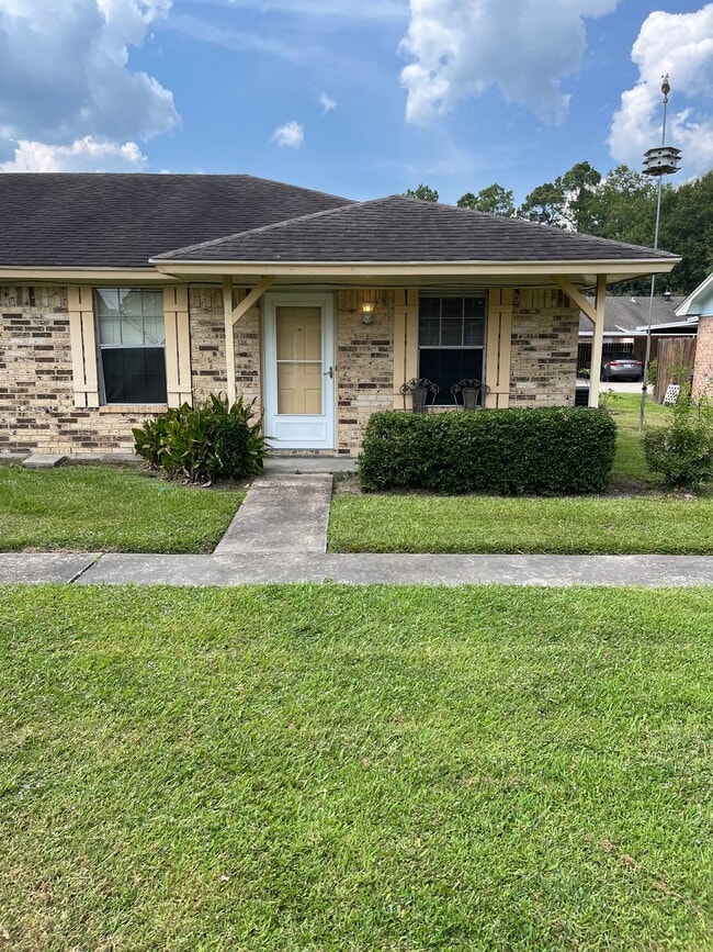 Building Photo - 6280 Bedford Dr Rental