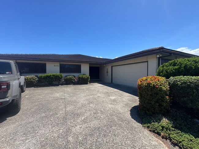Building Photo - KAAHELE Unit DOWNSTAIRS