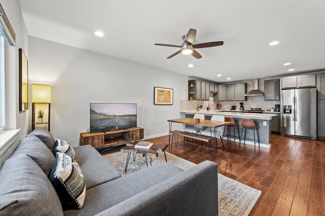 Building Photo - 2015 Rabb Glen St Rental