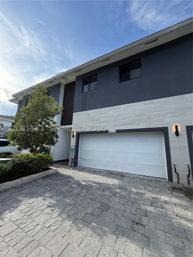 Photo - 4655 SW 32nd Ave