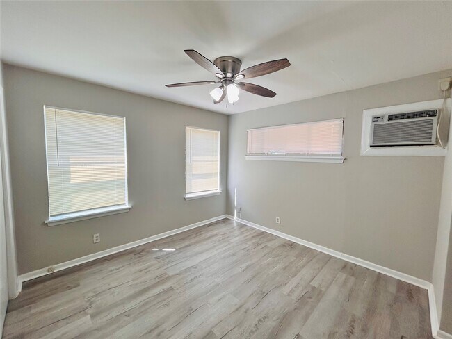 Photo - 8803 Timberside Dr Unit 1