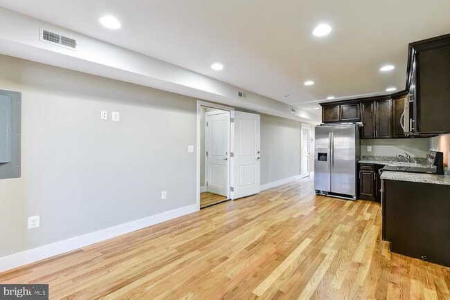 Building Photo - 2031 Benning Rd NE Unit B