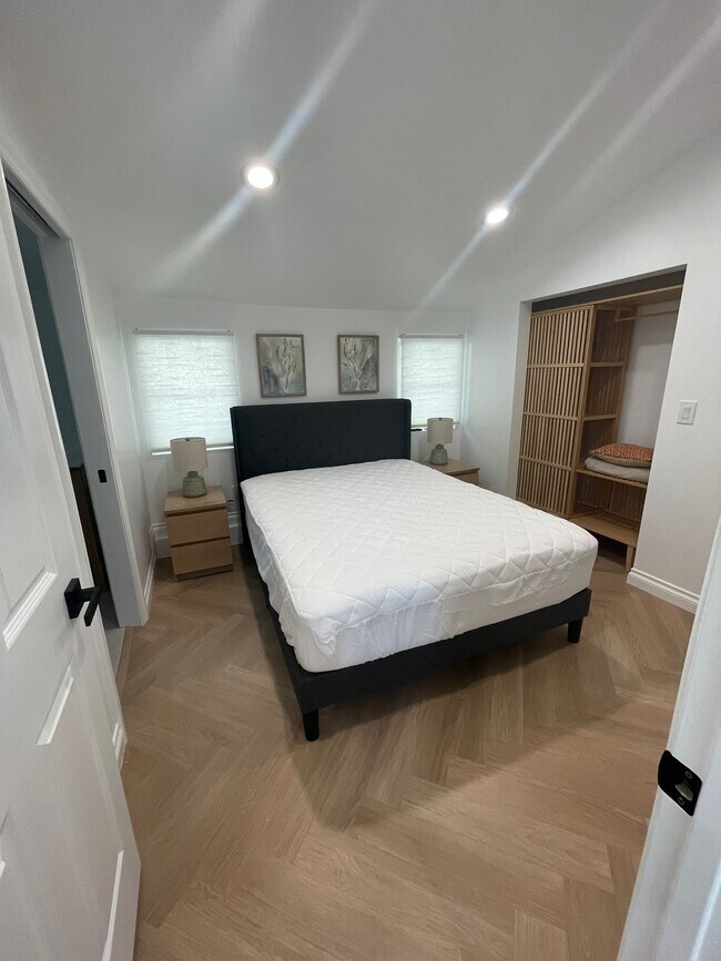 Photo - 6908 Royer Ave