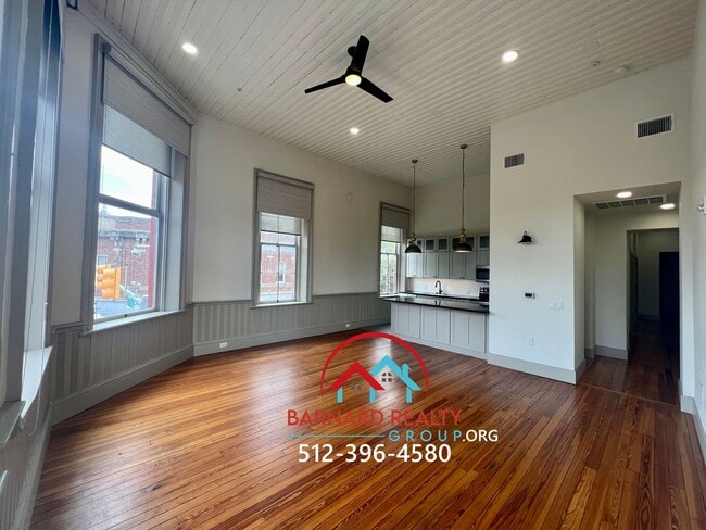 104 W Nolte St