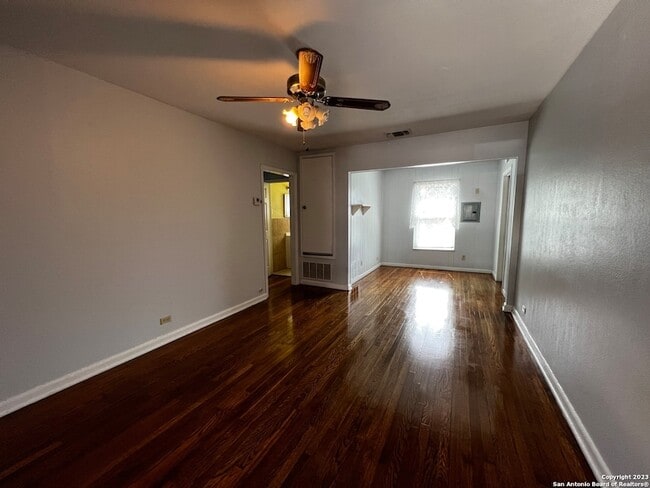 Photo - 726 John Adams Dr