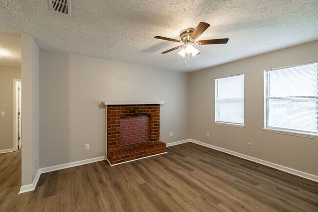 Photo - 110 Upland Ct