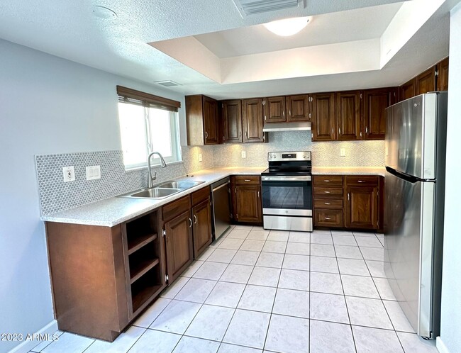 Photo - 821 E Orange Dr