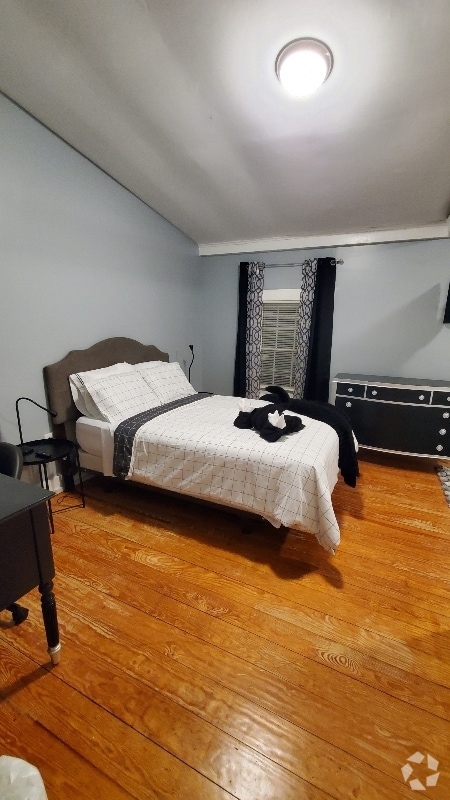 Building Photo - 106 Exchange St Unit Rear  #2 Rental