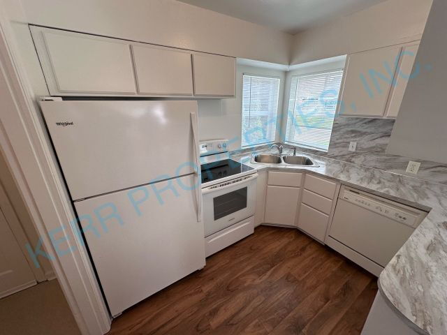 Photo - Charming 2-Bed Bungalow Retreat in Heart of Portland – Cozy 850 Sq Ft Space Awaits!