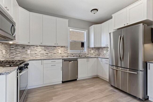 Photo - Large 4 bedrooms house near Macalaster