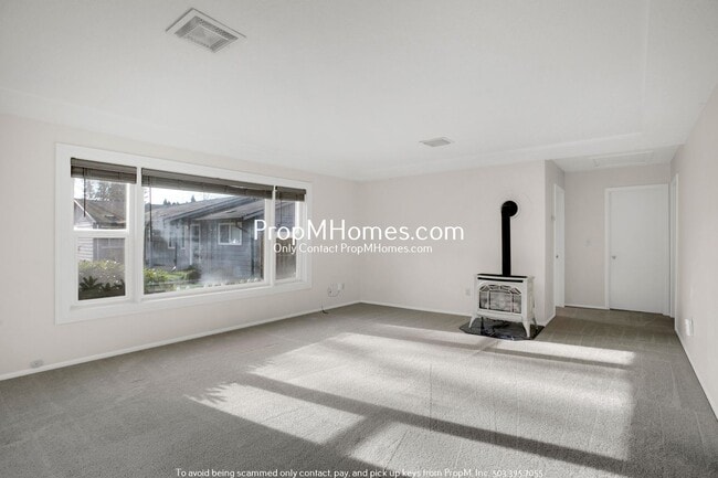 Photo - Cozy Two Bedroom Home in Willamette on a Massive Lot!