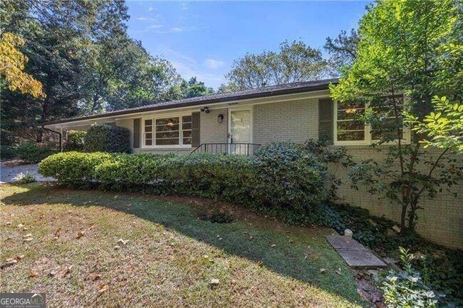 Building Photo - 535 Valley Ln NE
