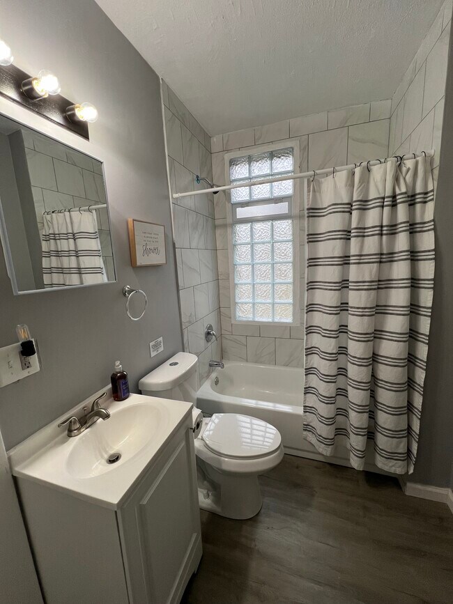 1941 Elm Ave Unit 1