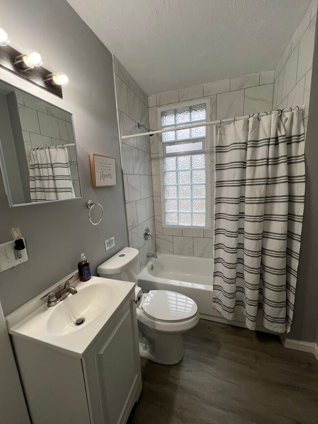 Photo - 1941 Elm Ave Unidad 1