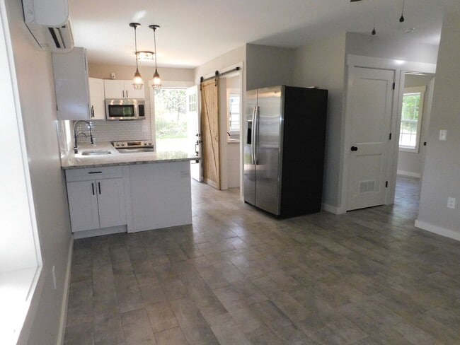 Photo - Newly Renovated 2 bed 1 bath cottage