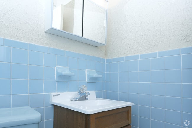 One Bedroom-Bathroom