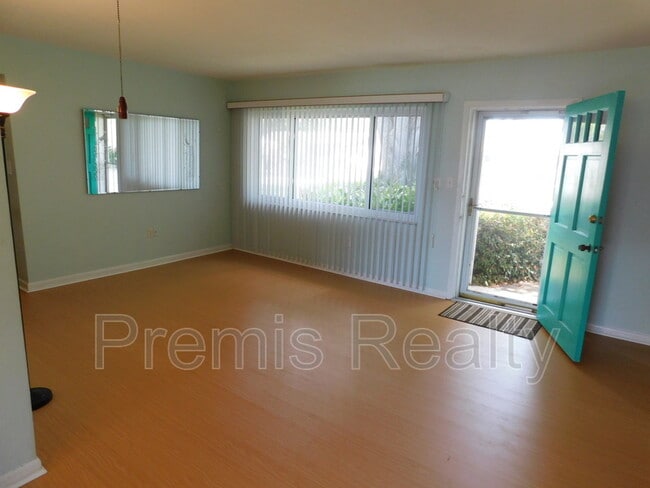 3563 Floral Dr SE