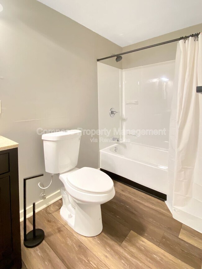 Photo - 921 Fulton St E Unit E 5