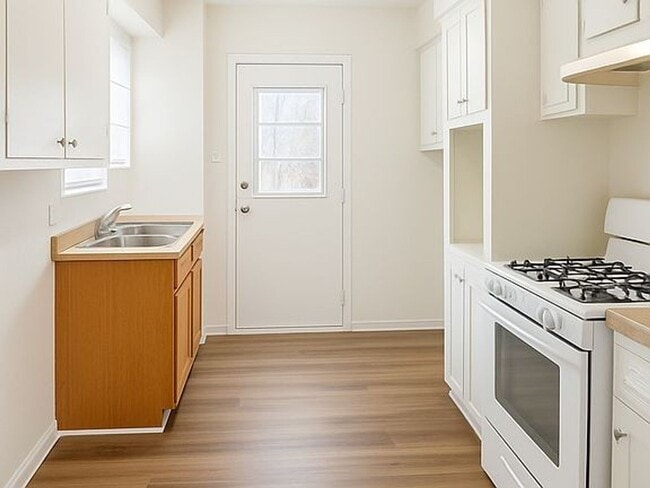 Photo - AVAILABLE NOW Unit 610 Columbus St. #D