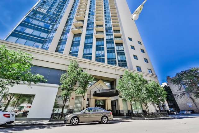 Building Photo - 111 W Maple St Unit 1401