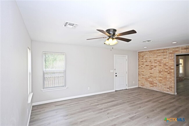 438 Forshage Blvd