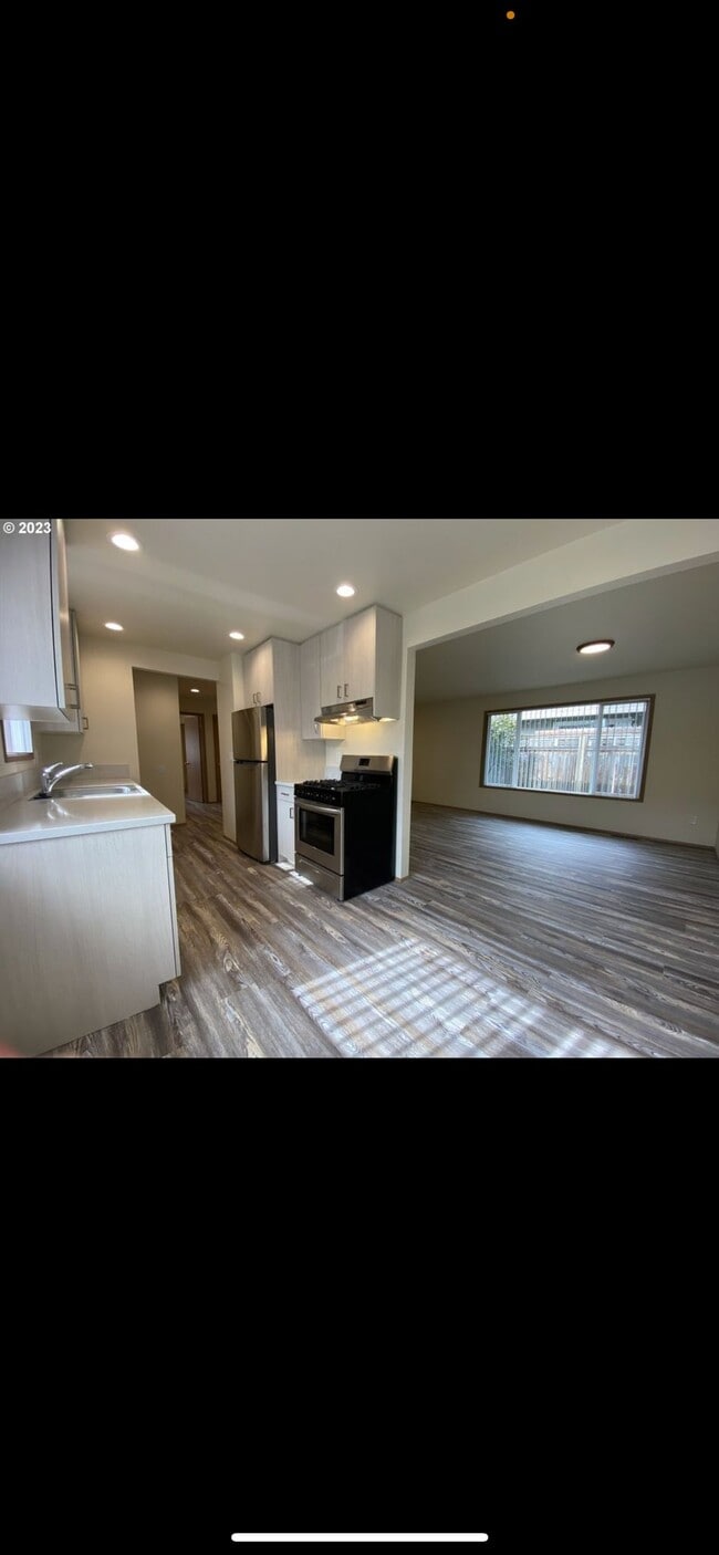 Photo - 15 NE 157th Ave